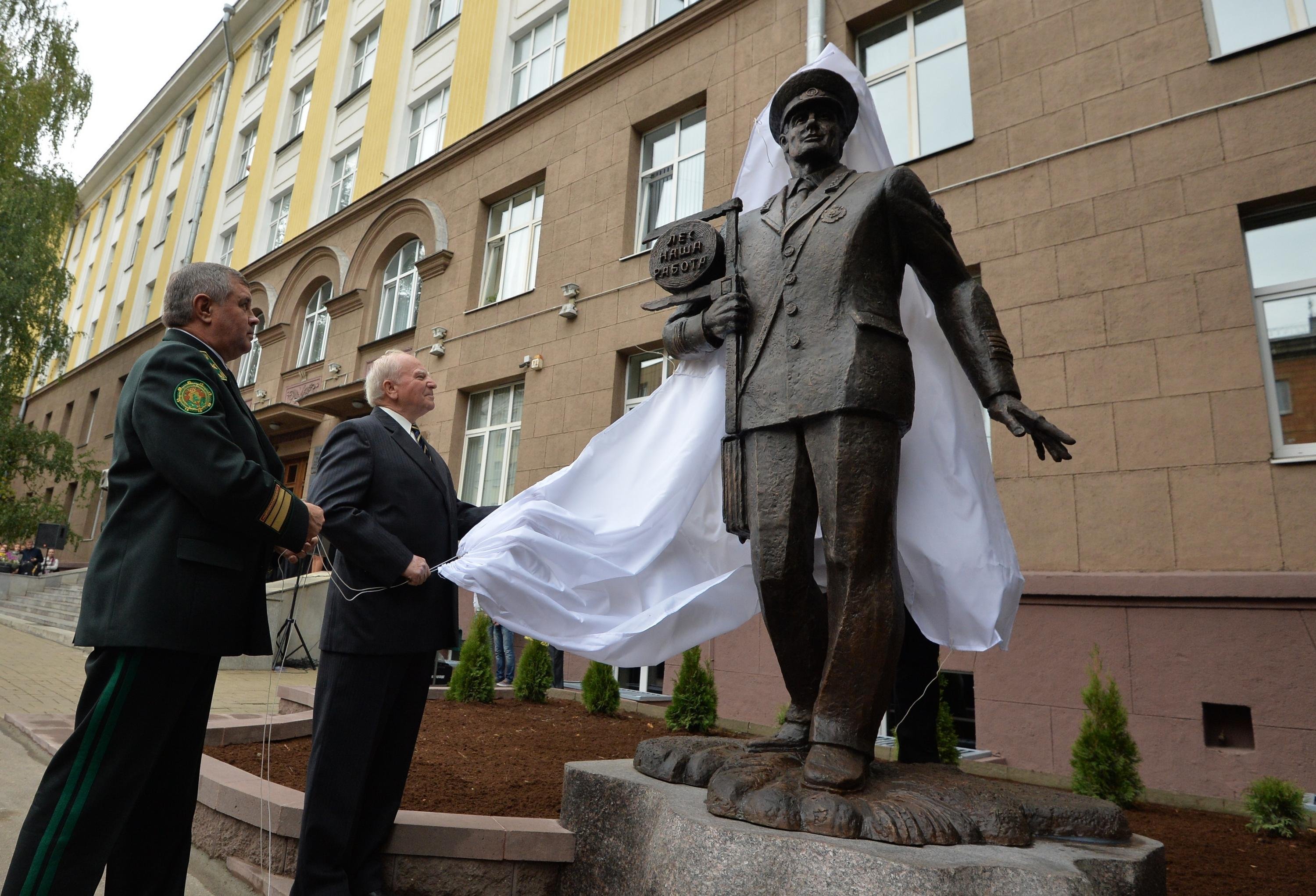 Скульптура Войта в Минске
